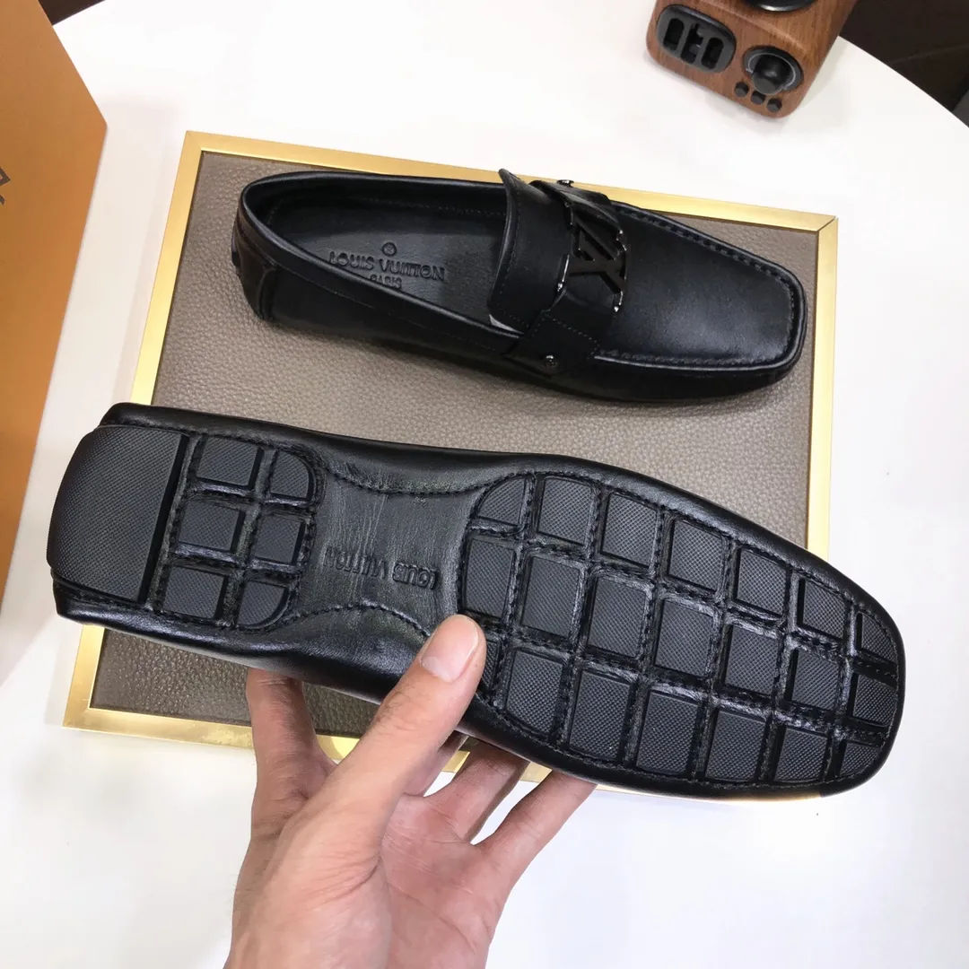 Men's men's shoes 💰420💰 [LV Doudou shoes] (water-dyed cowhide lining) new model is on the market, available on the official website. The new Doudou shoes are processed into single-color materials, and the uppers are made of imported cowhide material. The body of the shoe is fully hemmed with mark thread, and is lined with imported original cowhide leather. The elegant shoe shape is super suitable for all-matching, and the size is 38-44.